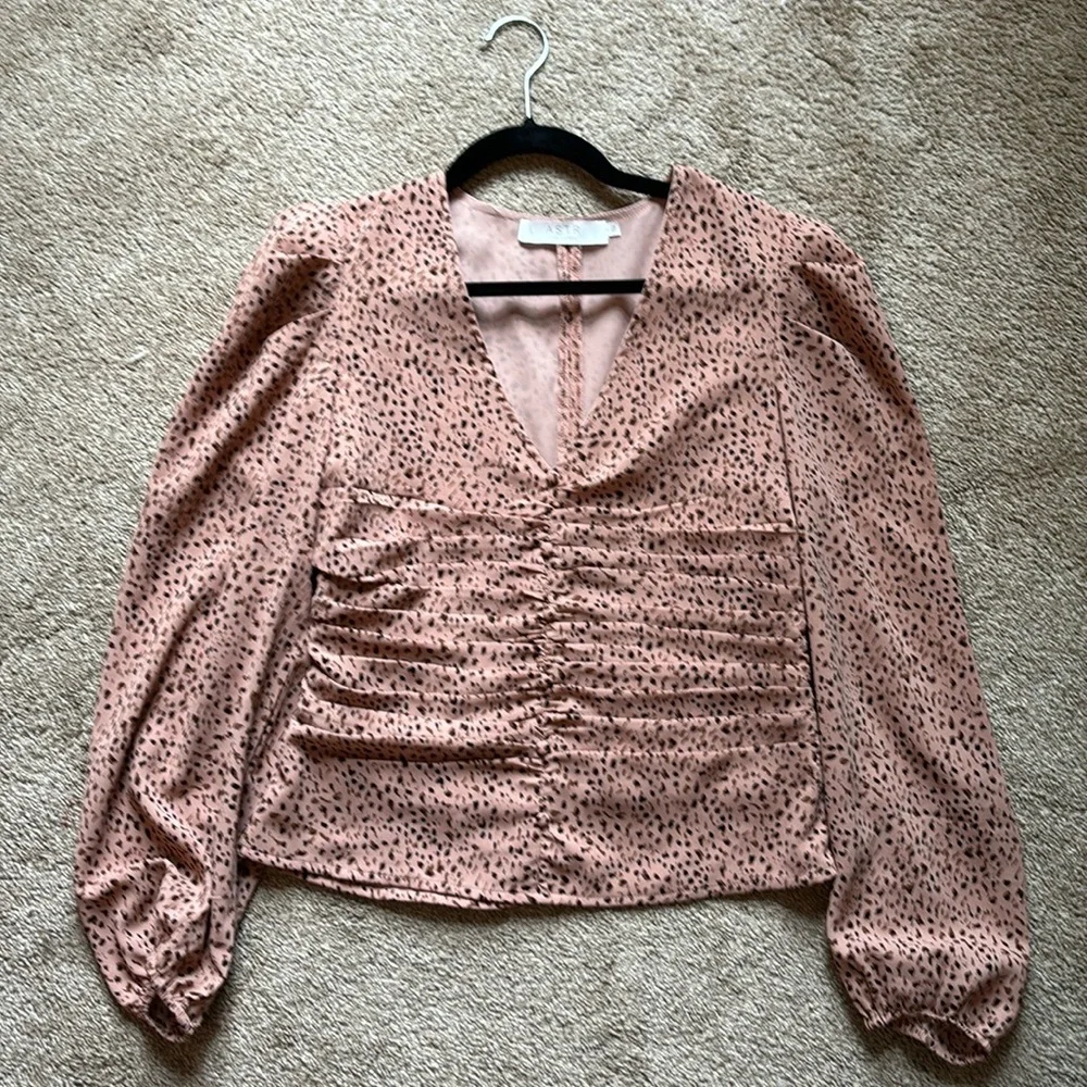 Astr the Label animal print v neck puff long sleeve top size L